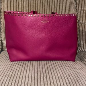 Authentic Valentino Garavani Rockstud Leather Tote in Raspberry💗